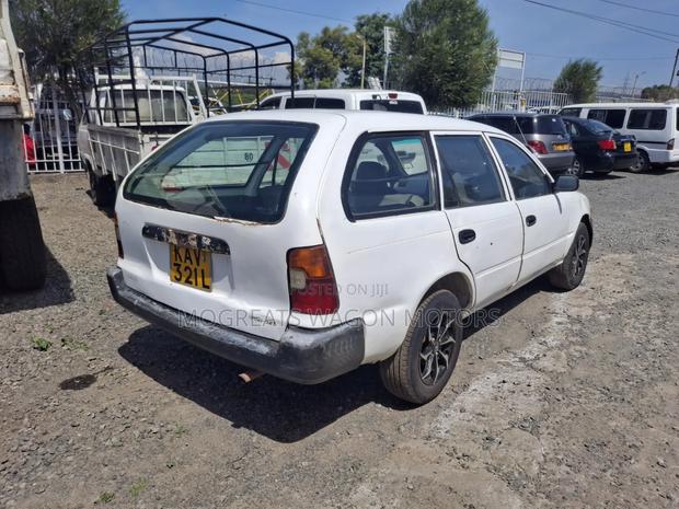 Toyota Corolla 2000 White