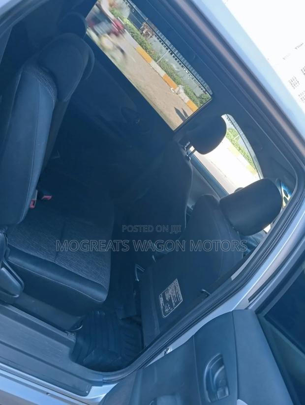 Toyota Wish 2012 Silver