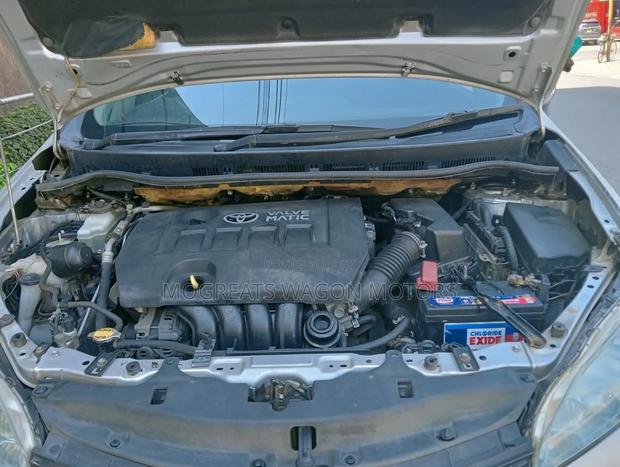 Toyota Wish 2012 Silver