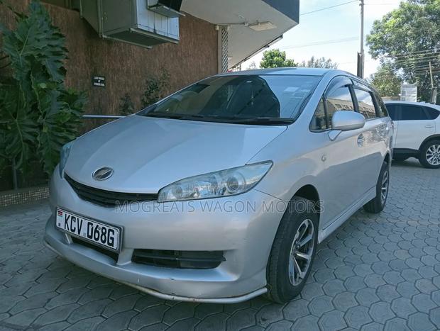 Toyota Wish 2012 Silver
