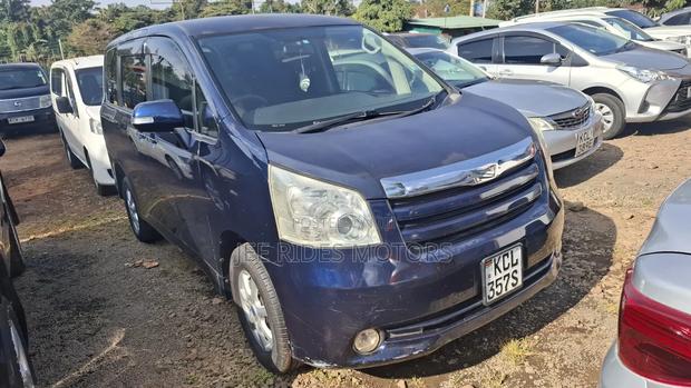 Toyota Noah 2009 Blue