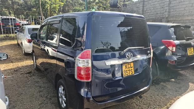 Toyota Noah 2009 Blue