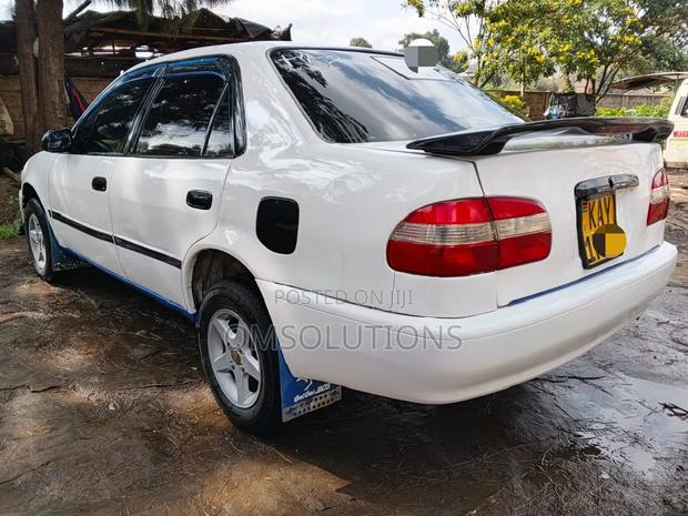 Toyota Corolla 1998 White