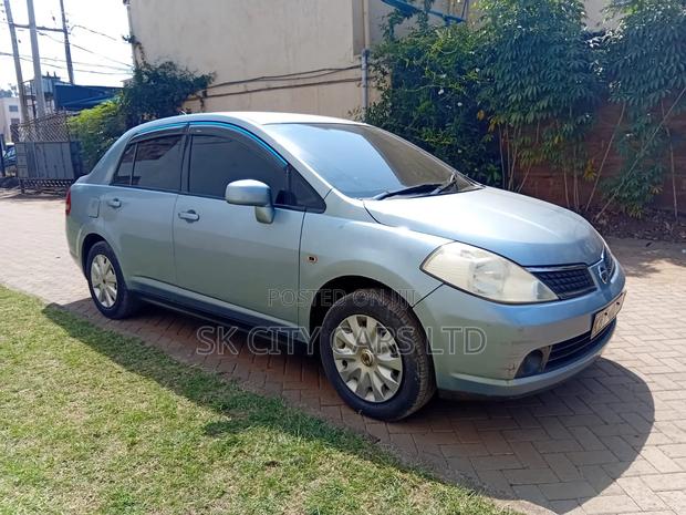 Nissan Tiida 2006 Silver