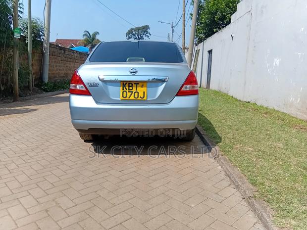 Nissan Tiida 2006 Silver