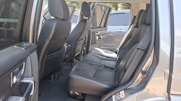 Land Rover Discovery 2012 Gray
