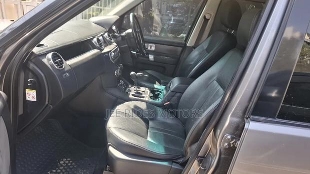 Land Rover Discovery 2012 Gray