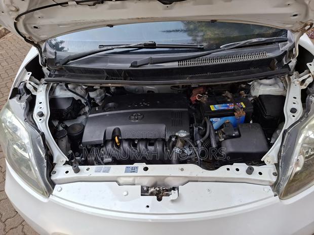 Toyota Porte 2012 Pearl