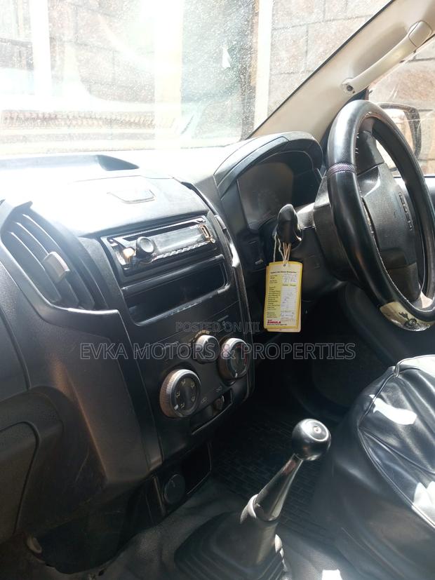 Isuzu D-MAX 2014 Gray