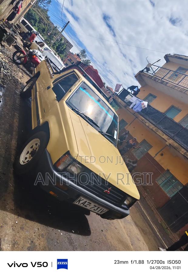 Mitsubishi L200 Club Cab 2.4 4WD 1999 Yellow