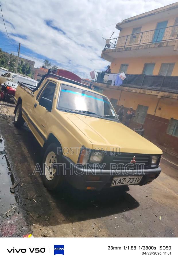 Mitsubishi L200 Club Cab 2.4 4WD 1999 Yellow