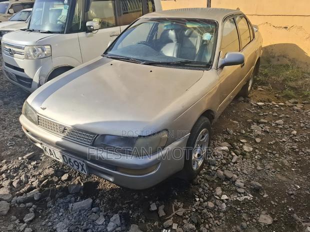 Toyota Corolla 1997 Gold