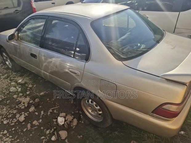 Toyota Corolla 1997 Gold