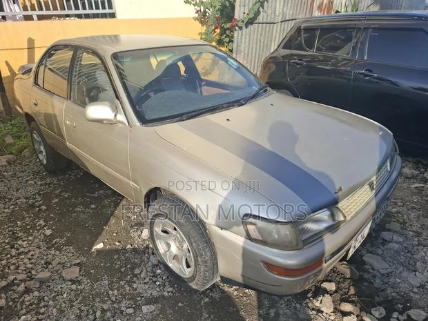 Toyota Corolla 1997 Gold