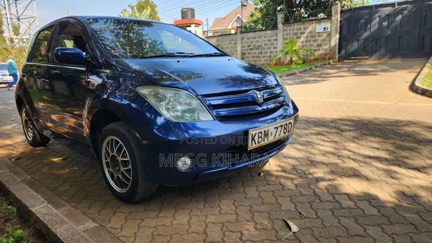 Toyota IST 2005 Blue