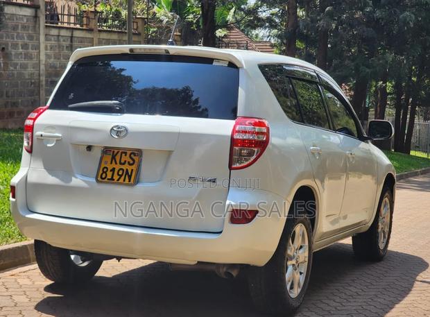 Toyota RAV4 2011 White
