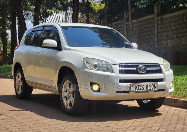 Toyota RAV4 2011 White