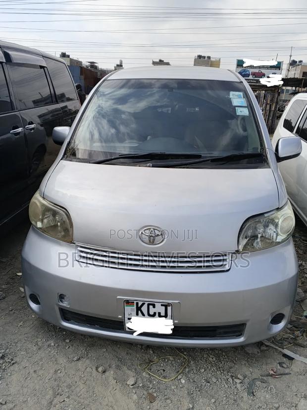 Toyota Porte 2013 Silver