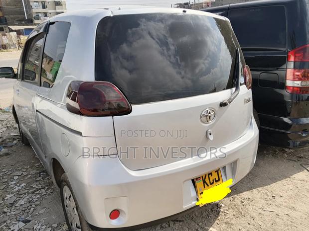 Toyota Porte 2013 Silver