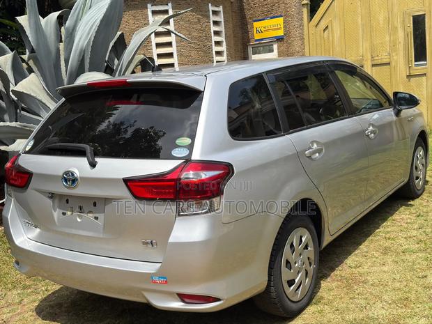 Toyota Corolla Fielder 2019 Silver