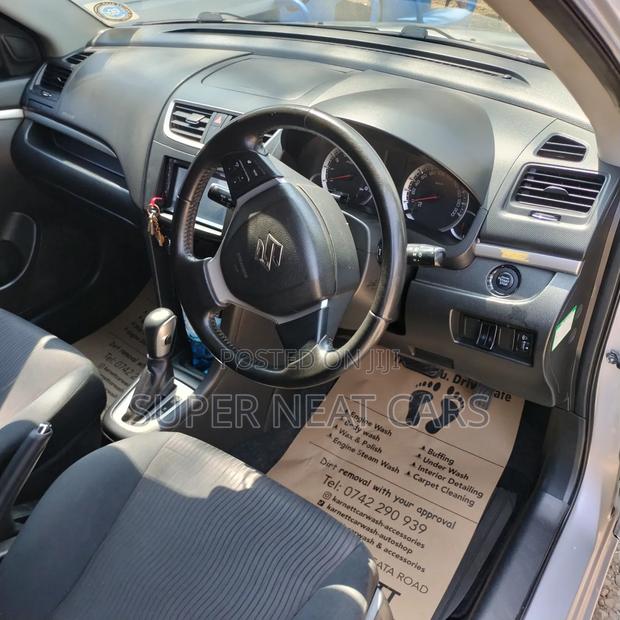 Suzuki Swift 2011 Silver