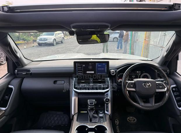 Toyota Land Cruiser 2022 Silver