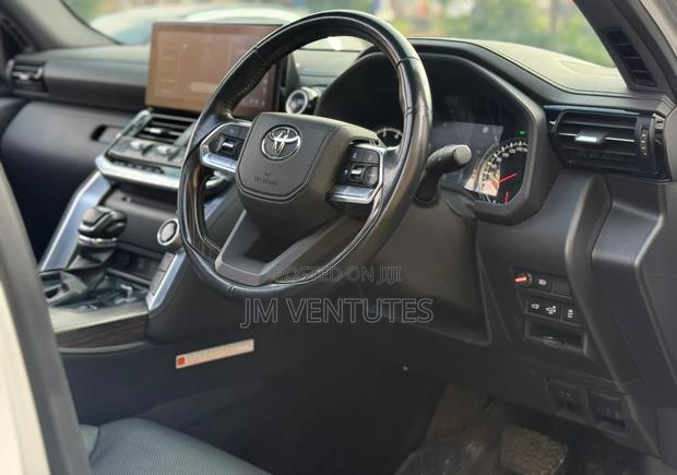 Toyota Land Cruiser 2022 Silver
