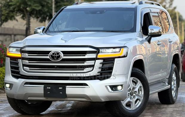 Toyota Land Cruiser 2022 Silver