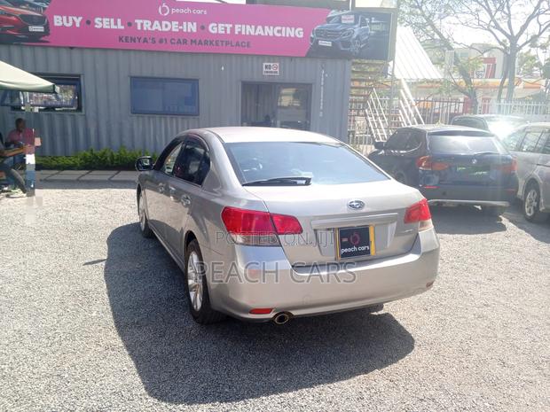Subaru Legacy 2010 Silver