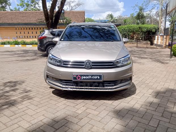 Volkswagen Touran 2018 Gold