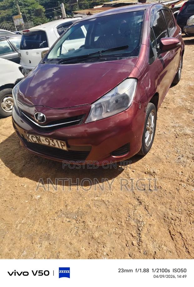 Toyota Vitz 1.0 FWD 5dr 2012 Burgundy
