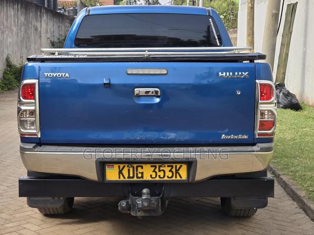 Toyota Hilux 2014 Blue