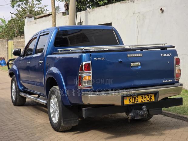 Toyota Hilux 2014 Blue