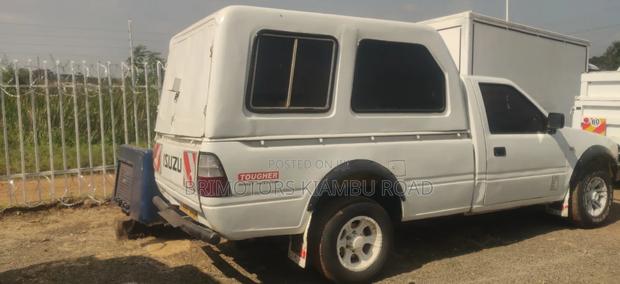 Isuzu Tougher 2002 White