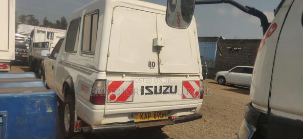 Isuzu Tougher 2002 White