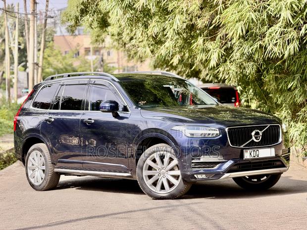 Volvo XC90 T5 Momentum AWD 2019 Black