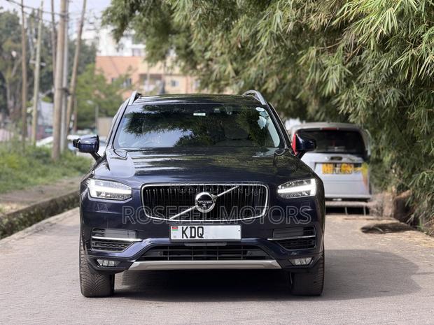 Volvo XC90 T5 Momentum AWD 2019 Black