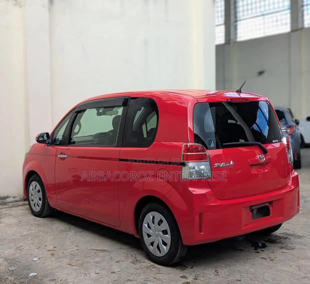 Toyota Spade 2018 Red