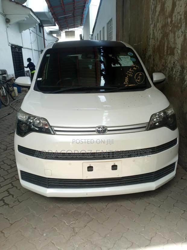 Toyota Spade 2018 White