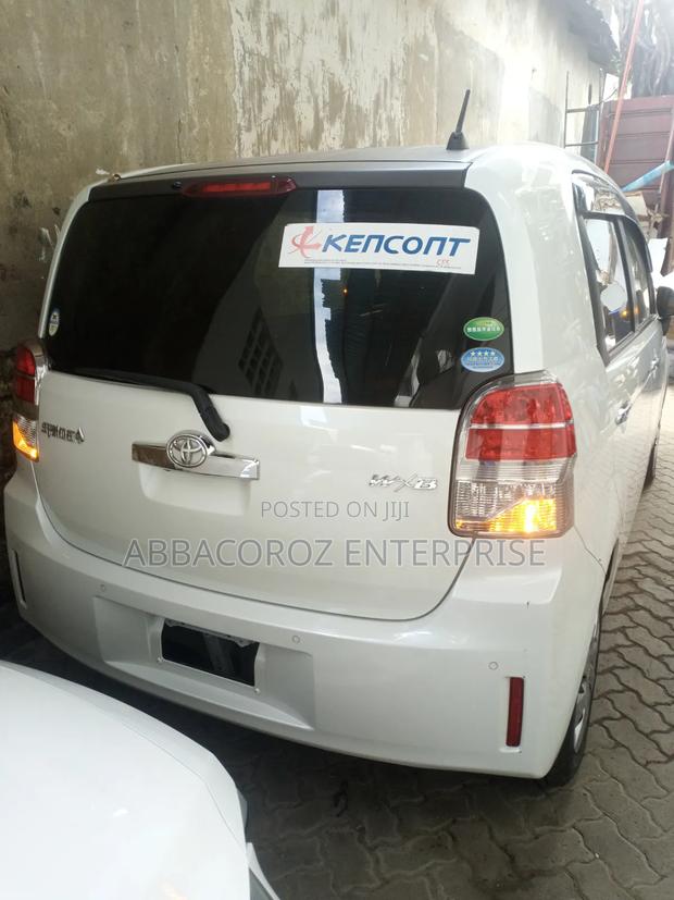Toyota Spade 2018 White