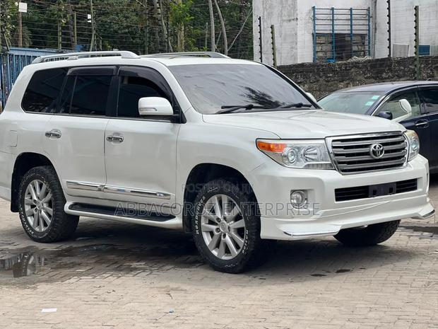 Toyota Land Cruiser 2015 White