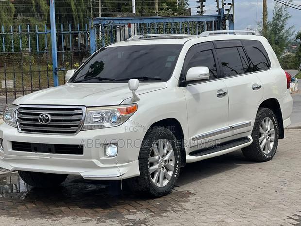Toyota Land Cruiser 2015 White