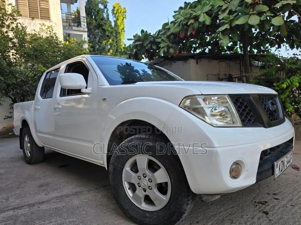 Nissan Navara 2011 White