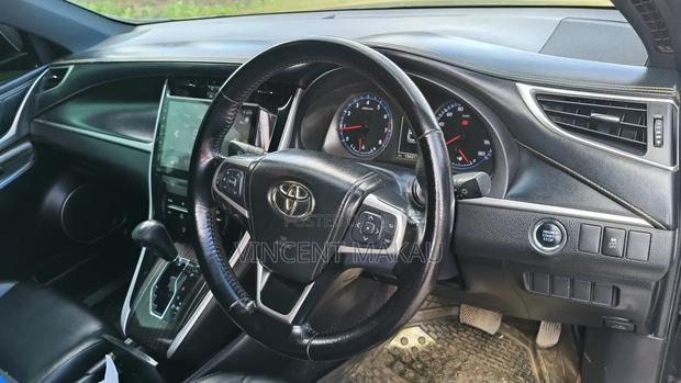 Toyota Harrier 2.0 2014 Black