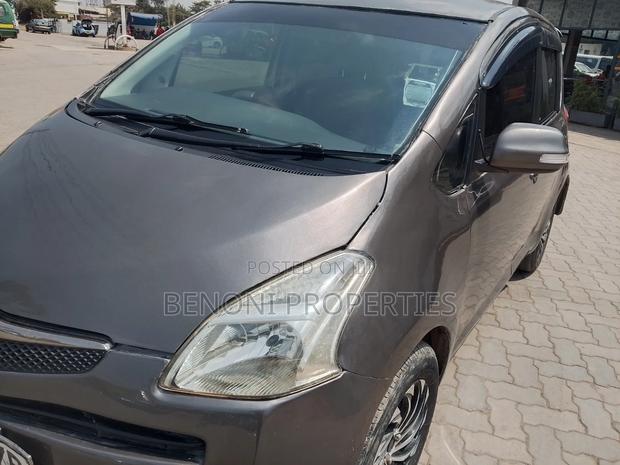 Toyota Ractis 2006 Gray