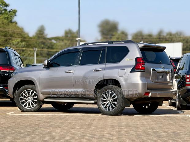 Toyota Land Cruiser Prado 2.8 2017 Brown