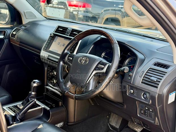 Toyota Land Cruiser Prado 2.8 2017 Brown