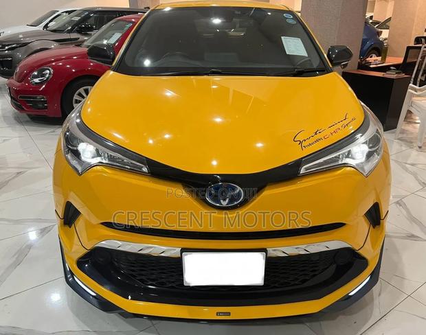 Toyota C-HR 2017 Yellow