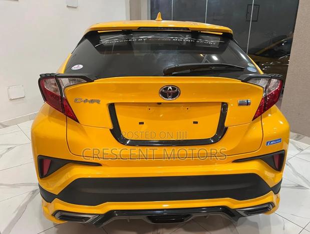 Toyota C-HR 2017 Yellow
