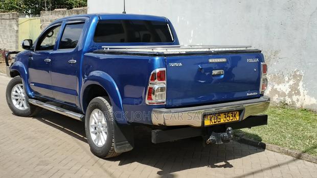 Toyota Hilux 2014 Blue